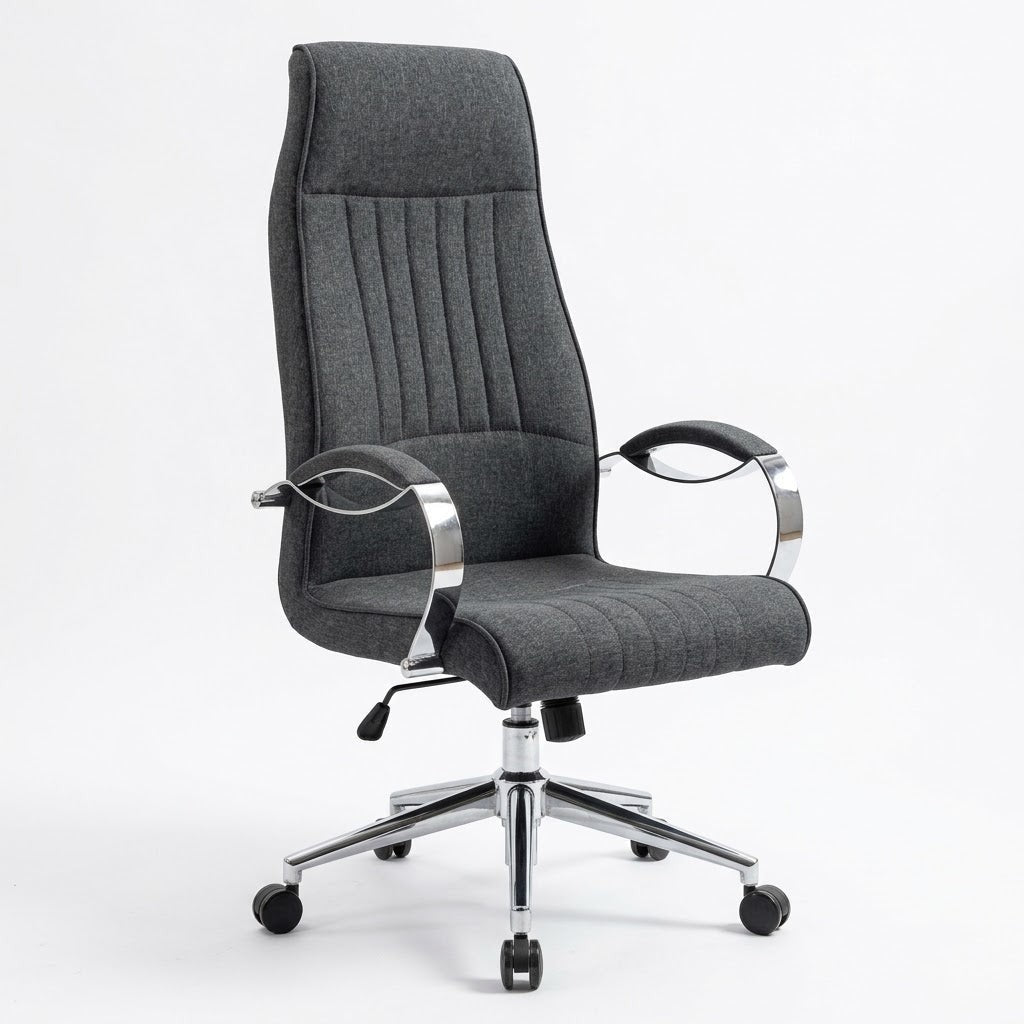 İstanbul Ofis Mobilya marka koyu gri kumaş döşemeli, metal detaylı, ergonomik modern yönetici çalışma koltuğu.