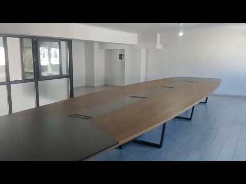 Grande table de réunion ovale pour 20-22 personnes