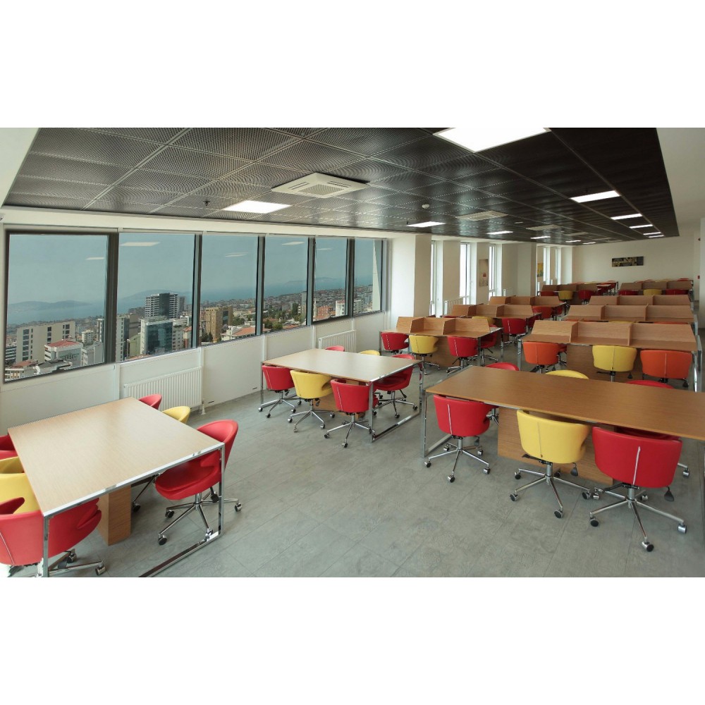 Hall De Connexion Et M. Ibrahim Complete Building Kartal