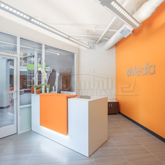 Parma Large Bureau De Réception