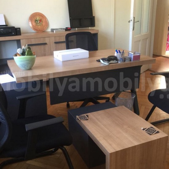 Mme Taksim Bureau Tulipes Mobilier