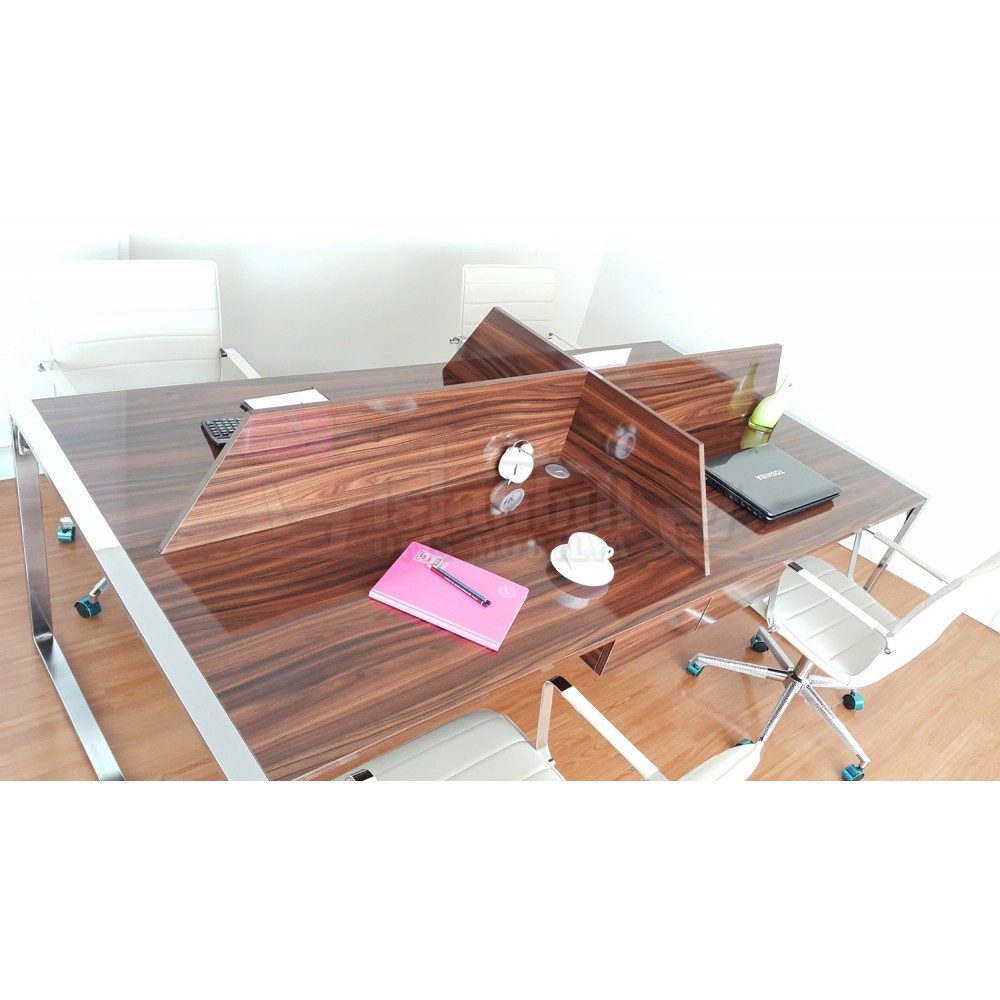 Apple Pour Quatre Personnes Bureau Poste De Travail