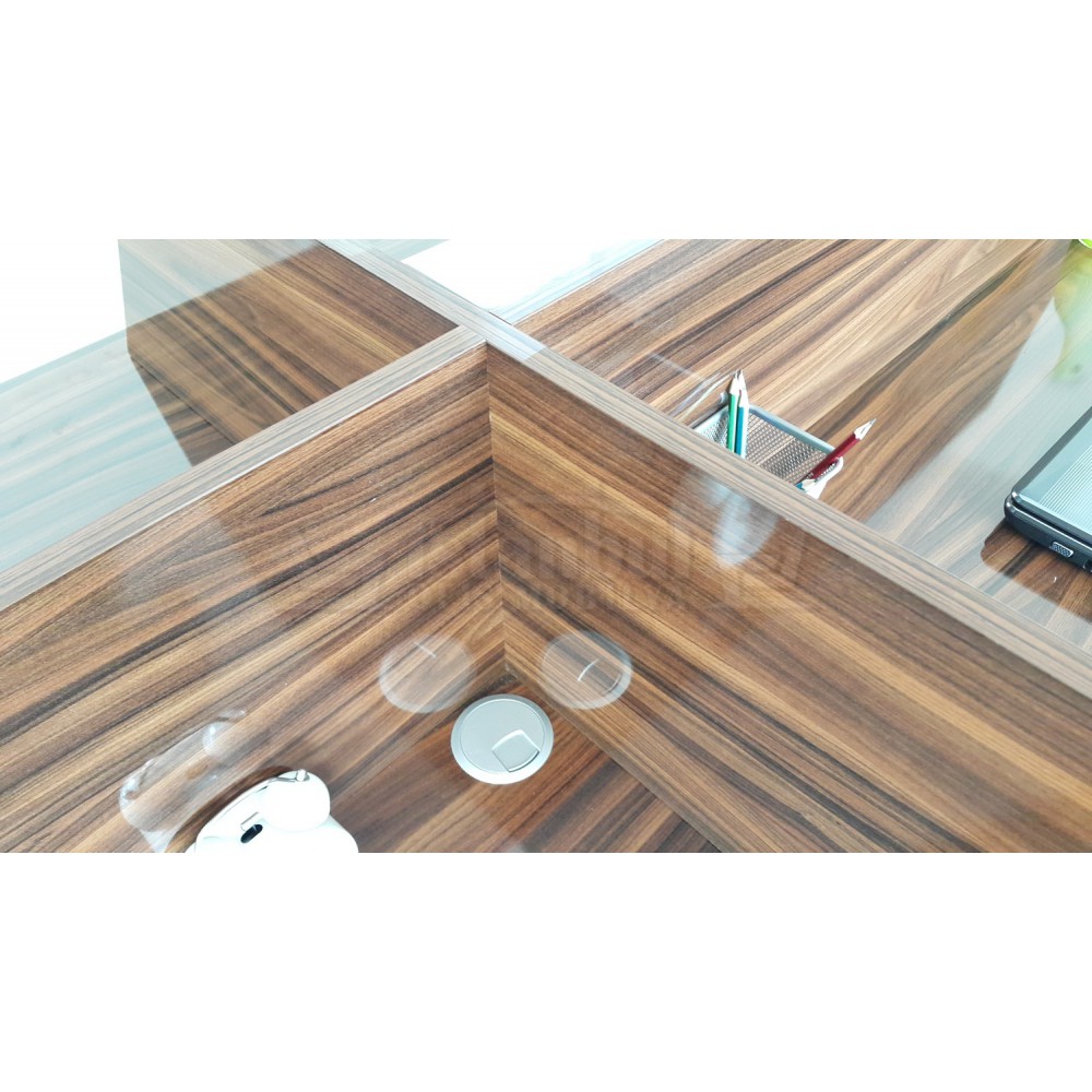 Apple Pour Quatre Personnes Bureau Poste De Travail