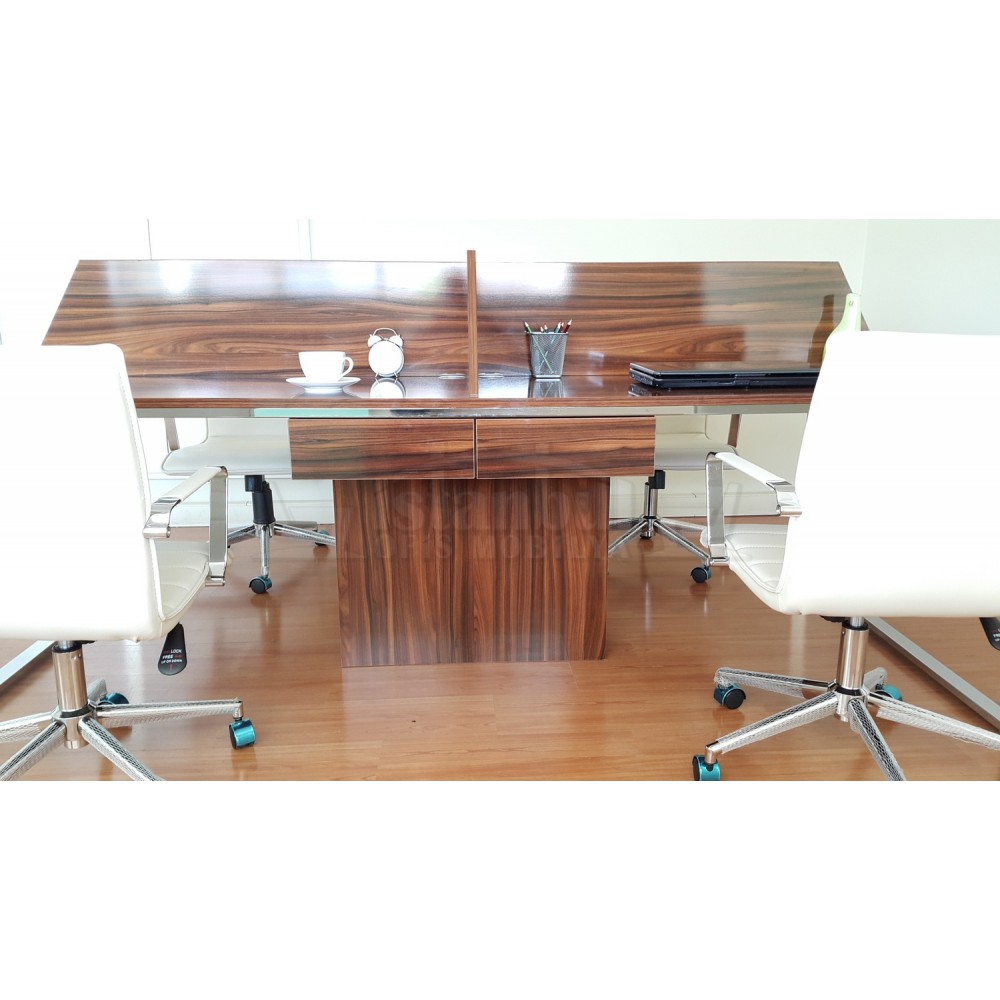 Apple Pour Quatre Personnes Bureau Poste De Travail