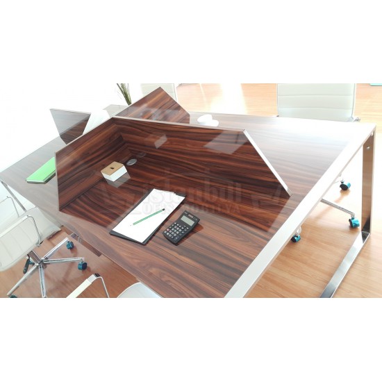 Apple Pour Quatre Personnes Bureau Poste De Travail