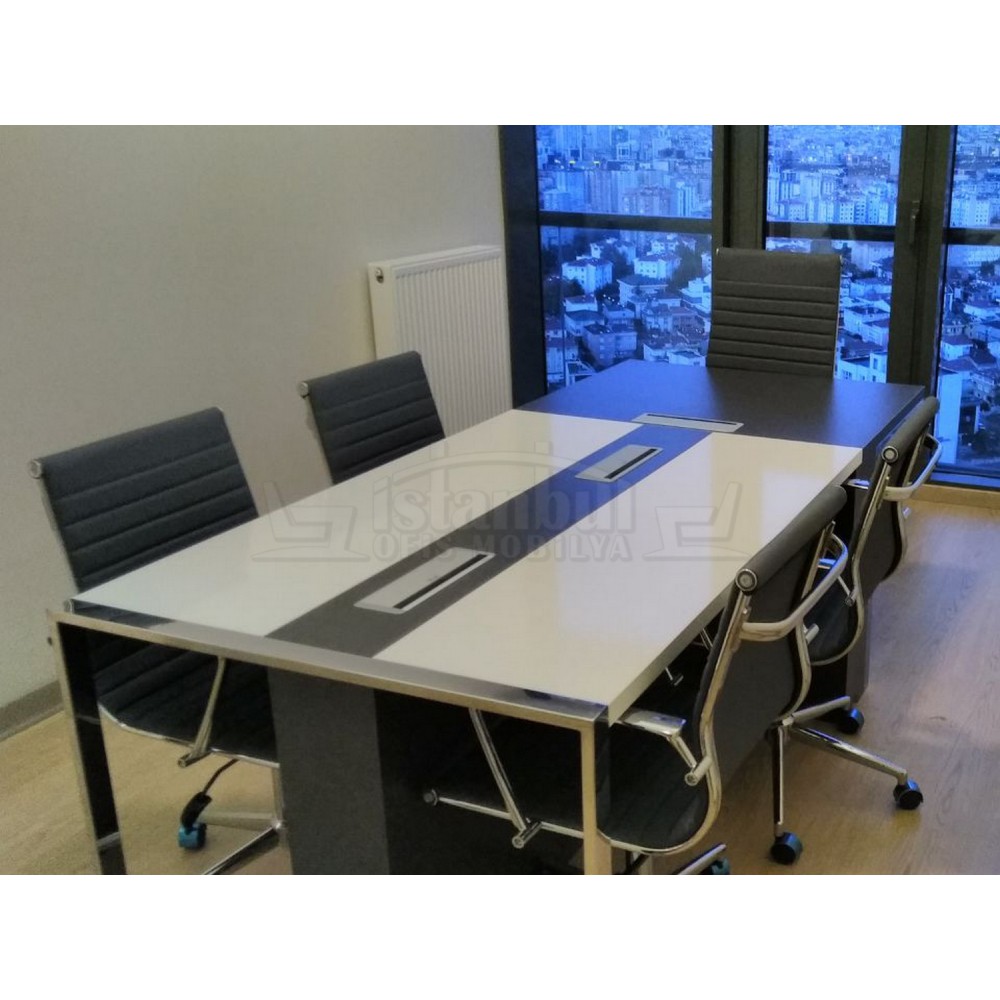 Table De Réunion Pattaya