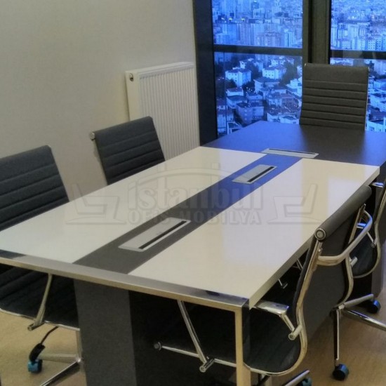 Table De Réunion Pattaya