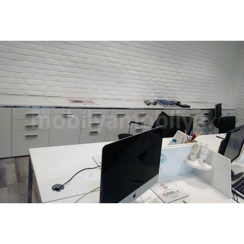 M. Karahan Bound For Glory Hunters Fashion Mobilier De Bureau