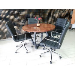 Table Ronde Réunion À Dubaï