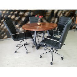 Table Ronde Réunion À Dubaï