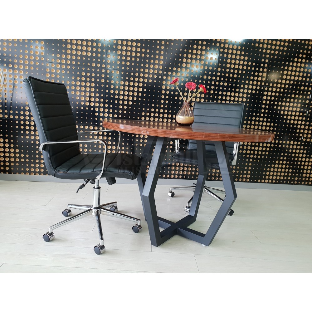 Table Ronde Réunion À Dubaï