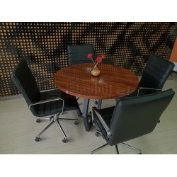 Table Ronde Réunion À Dubaï