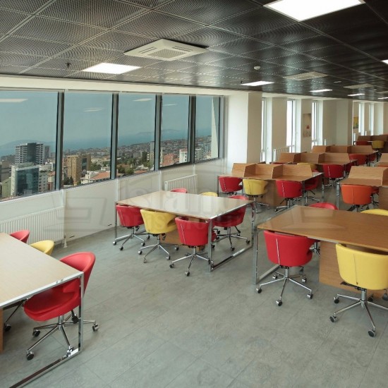 Espace Bibliothèque Publique Et Postes De Travail