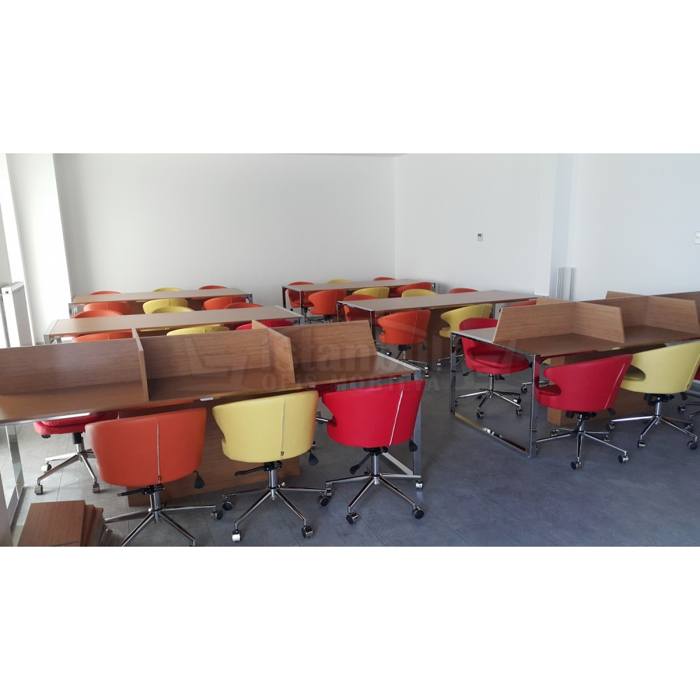 Espace Bibliothèque Publique Et Postes De Travail