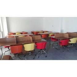 Espace Bibliothèque Publique Et Postes De Travail