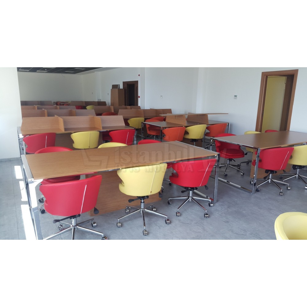 Espace Bibliothèque Publique Et Postes De Travail