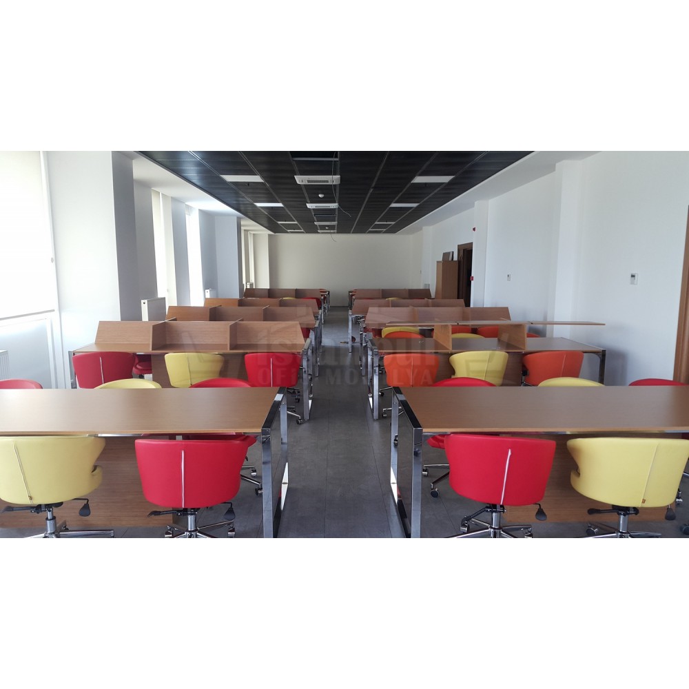 Espace Bibliothèque Publique Et Postes De Travail