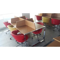 Espace Bibliothèque Publique Et Postes De Travail