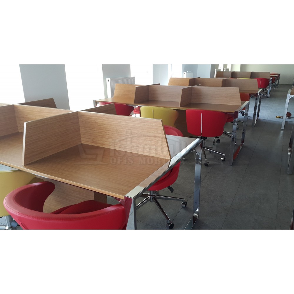 Espace Bibliothèque Publique Et Postes De Travail