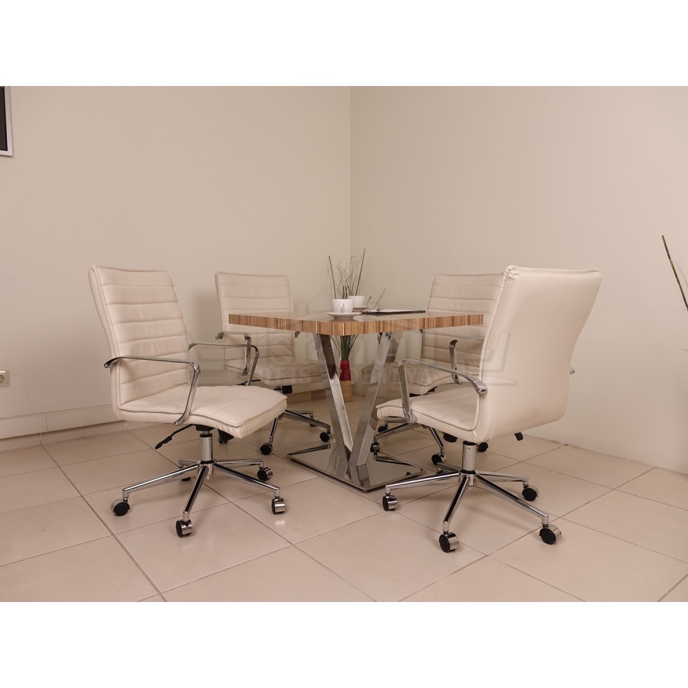 Table Carrée De Réunion À Vienne