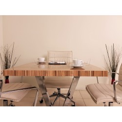 Table Carrée De Réunion À Vienne