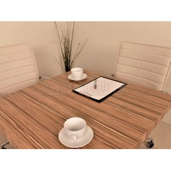 Table Carrée De Réunion À Vienne