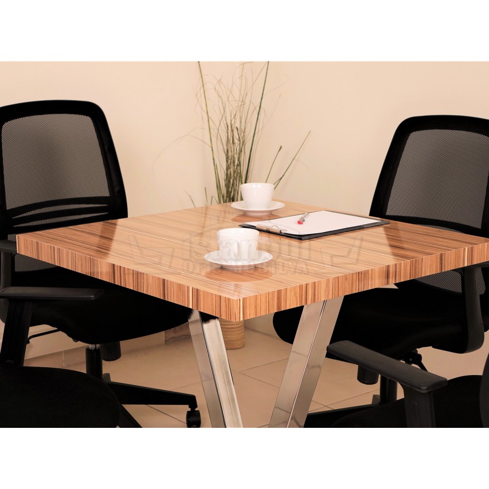 Table Carrée De Réunion À Vienne