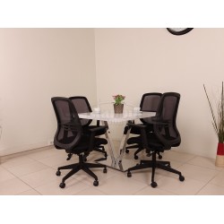 Table Carrée De Réunion À Vienne