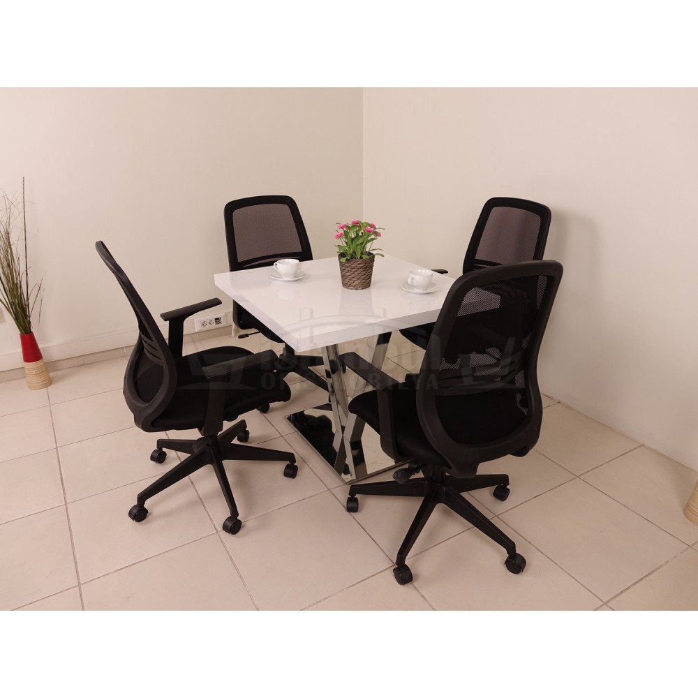 Table Carrée De Réunion À Vienne