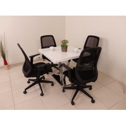 Table Carrée De Réunion À Vienne