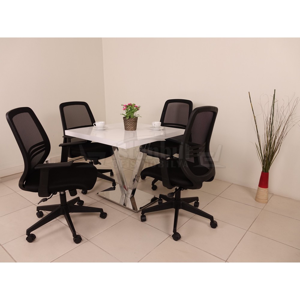 Table Carrée De Réunion À Vienne