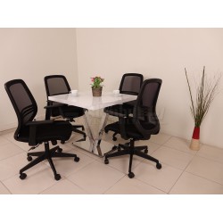 Table Carrée De Réunion À Vienne