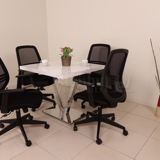 Table Carrée De Réunion À Vienne