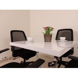 Table Carrée De Réunion À Vienne