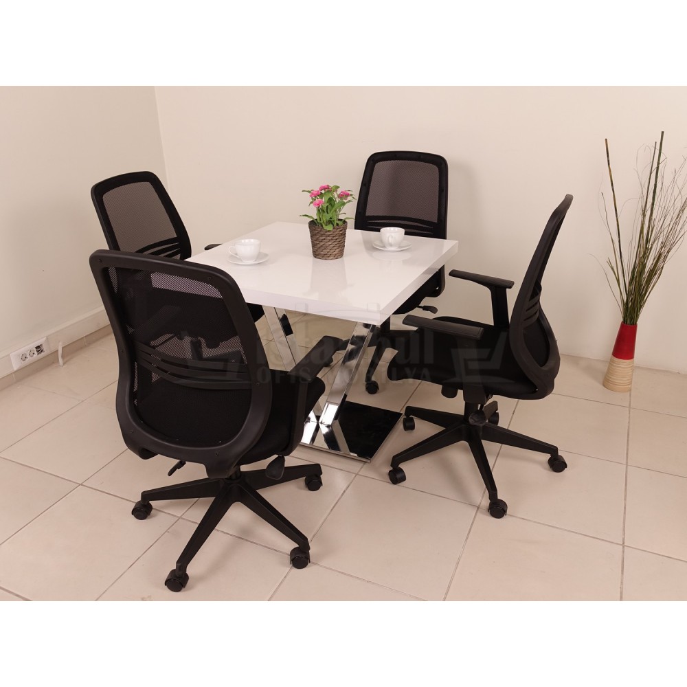 Table Carrée De Réunion À Vienne