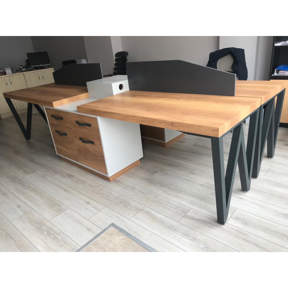 Bureau Pour Quatre Personnes