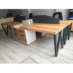 Bureau Pour Quatre Personnes