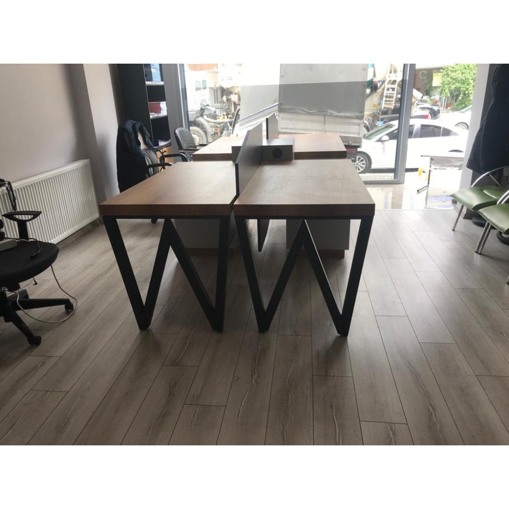 Bureau Pour Quatre Personnes