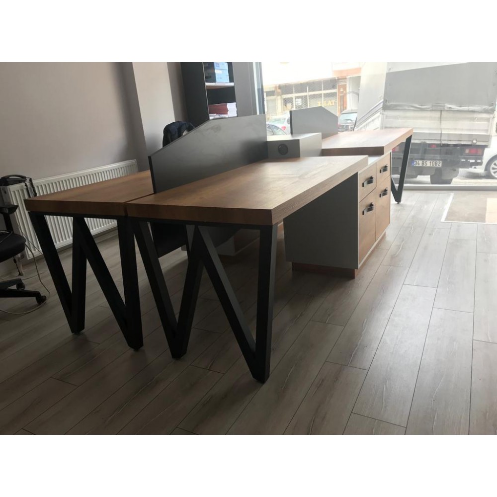 Bureau Pour Quatre Personnes