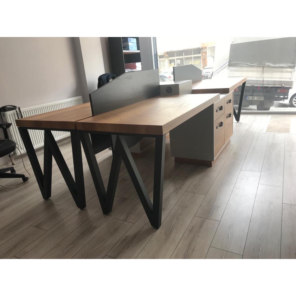 Bureau Pour Quatre Personnes