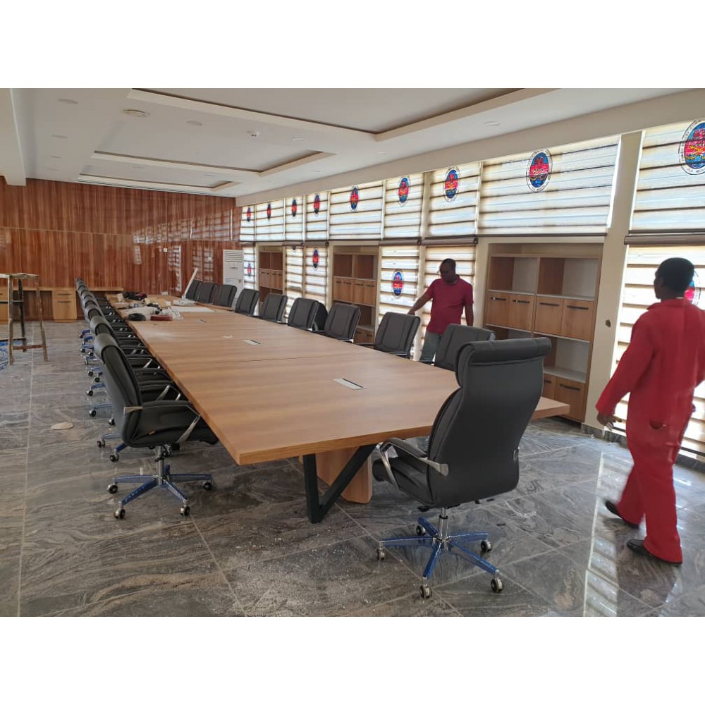 Grande table de réunion