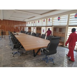 Grande table de réunion