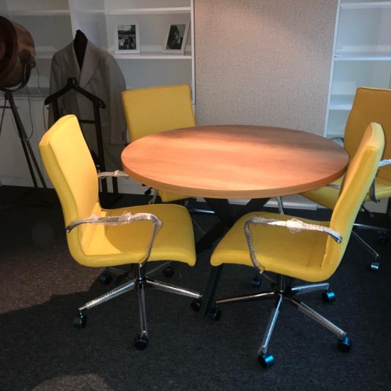 Table Ronde Réunion À Hanovre