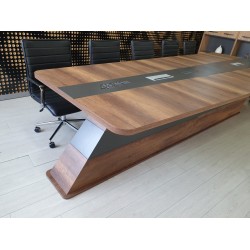 Grande table de réunion