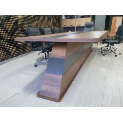 Grande table de réunion