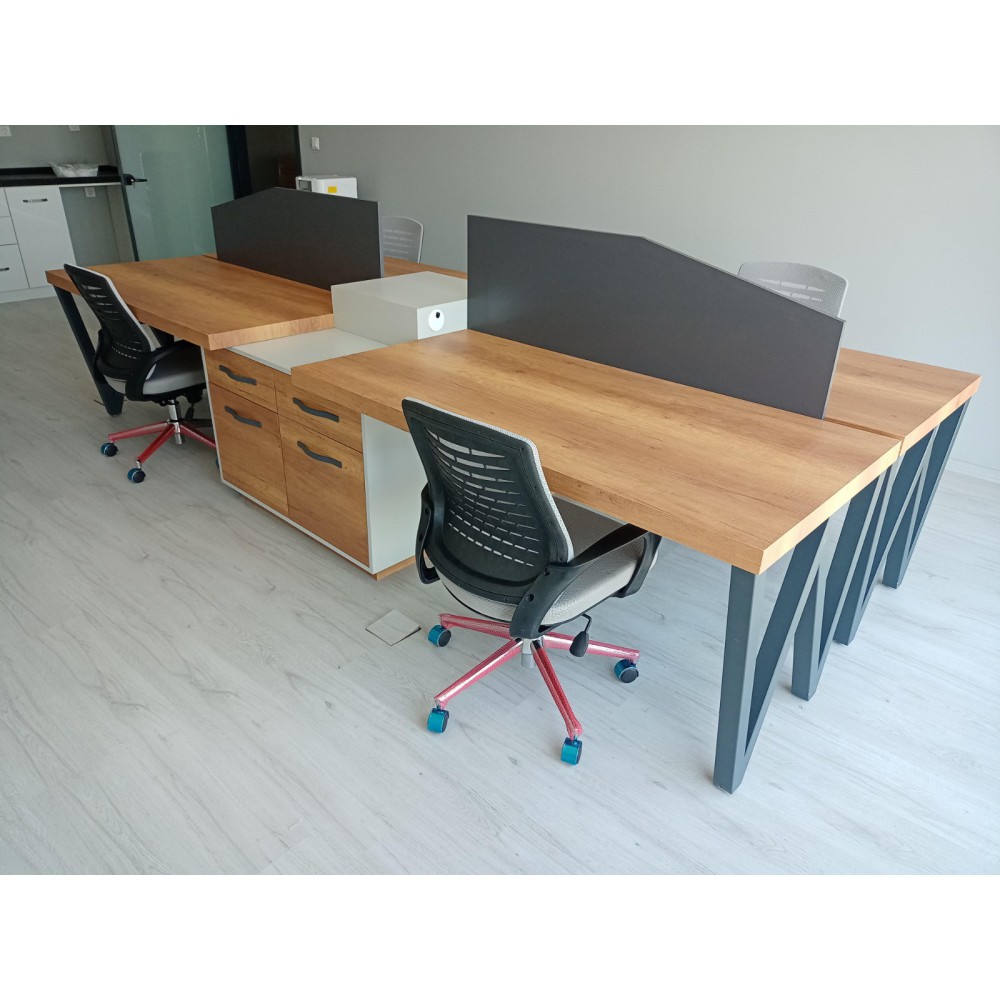 Bureau Pour Quatre Personnes