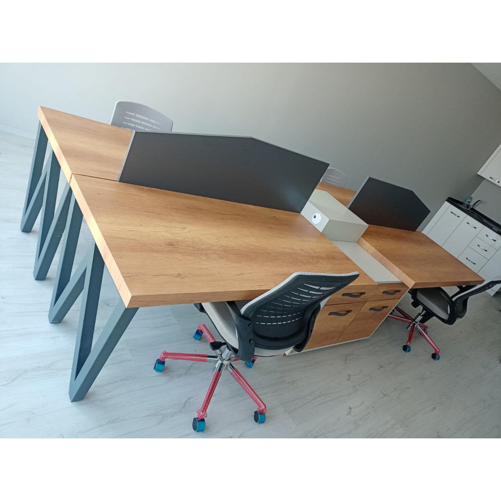 Bureau Pour Quatre Personnes