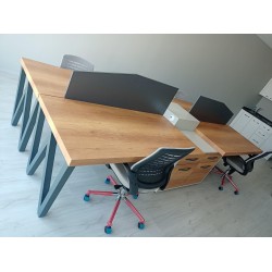 Bureau Pour Quatre Personnes