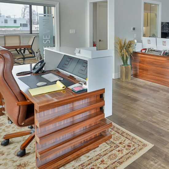 Château Bienvenue Desk