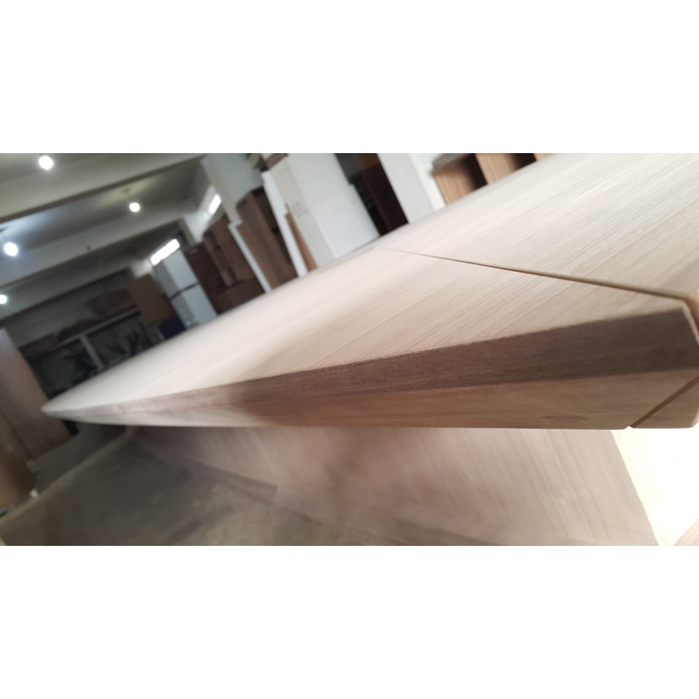 Réunion De La Table En Bois